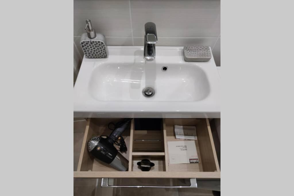 Appartement Joli T2 proche Vieux-port, Terrasses du port et Metro Joliette à Marseille Extérieur photo