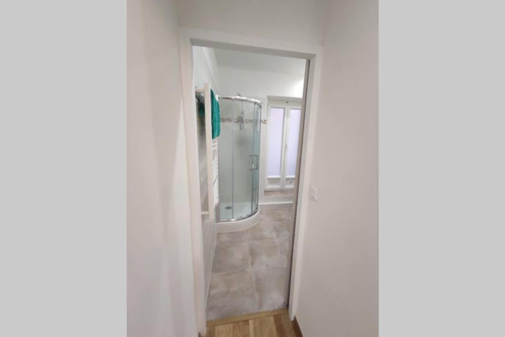 Appartement Joli T2 proche Vieux-port, Terrasses du port et Metro Joliette à Marseille Extérieur photo